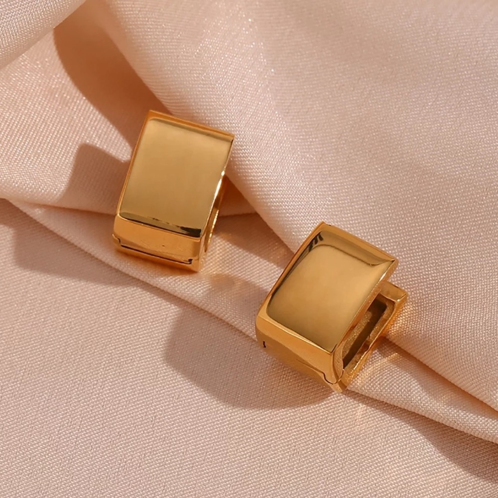 New Minimalist Square 18k Gold Huggies Earring - Picture 2 of 7